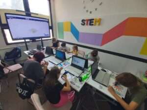 Read more about the article Upis na program STEM AKADEMIJE