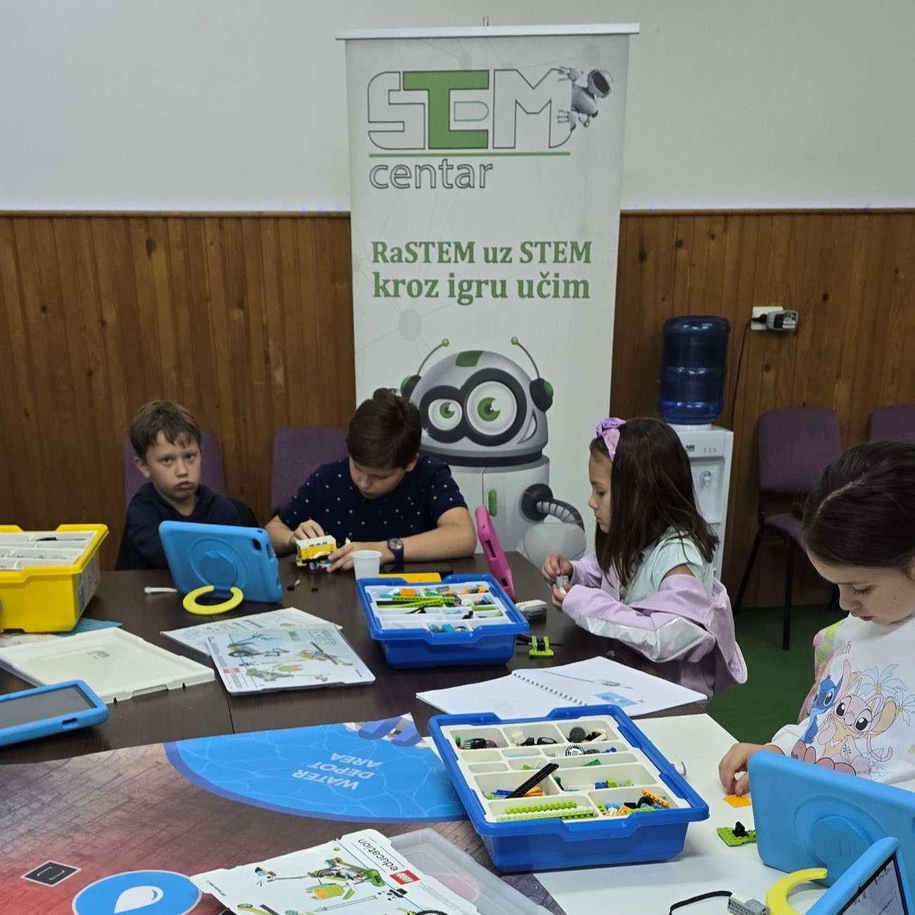 Read more about the article Istražujemo svijet – STEM istraživači u akciji!