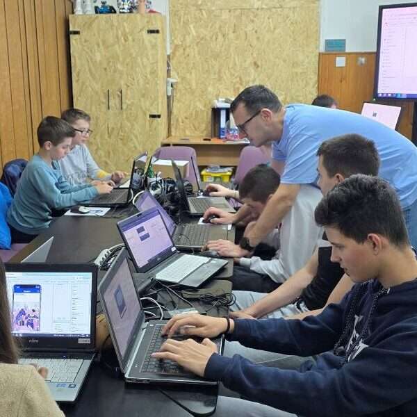Read more about the article Od ideje do aplikacije – STEM kreatori u akciji