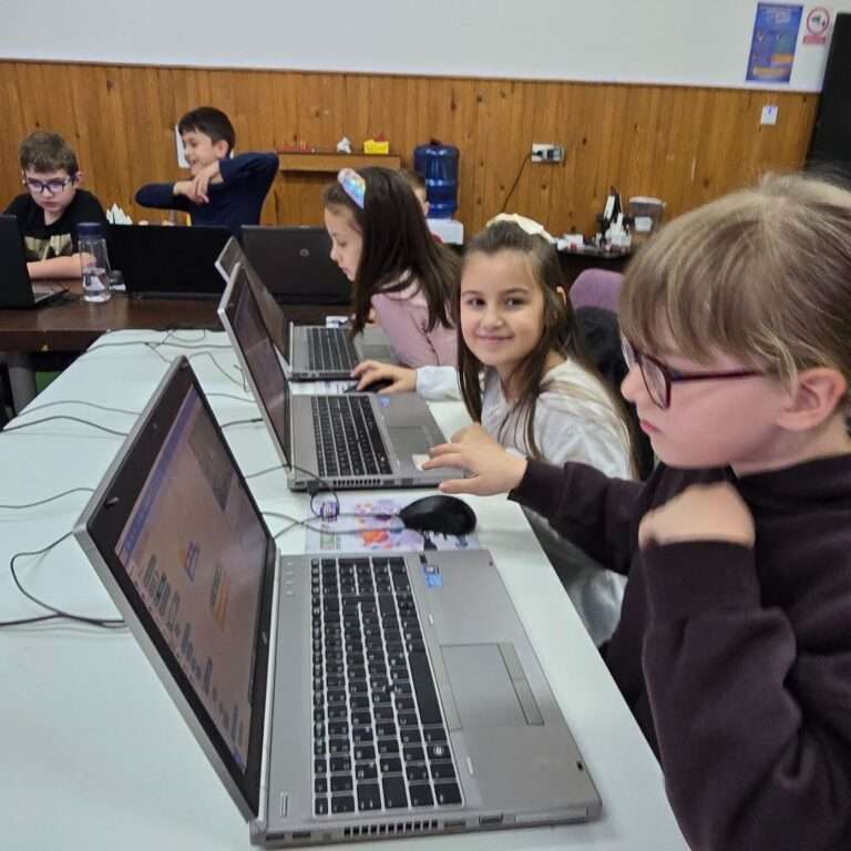 STEM ISTRAŽIVAČI u STEM Akademiji: učenje programiranja, logike i AI vještina kroz igru